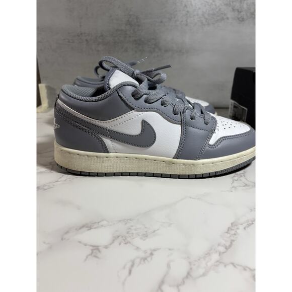 Air Jordan 1 Low GS Light Smoke Grey/White 553560-053 5.5Y w/ Box - Picture 3 of 7